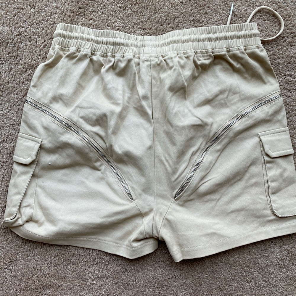 Shorts - Picture 2 of 4